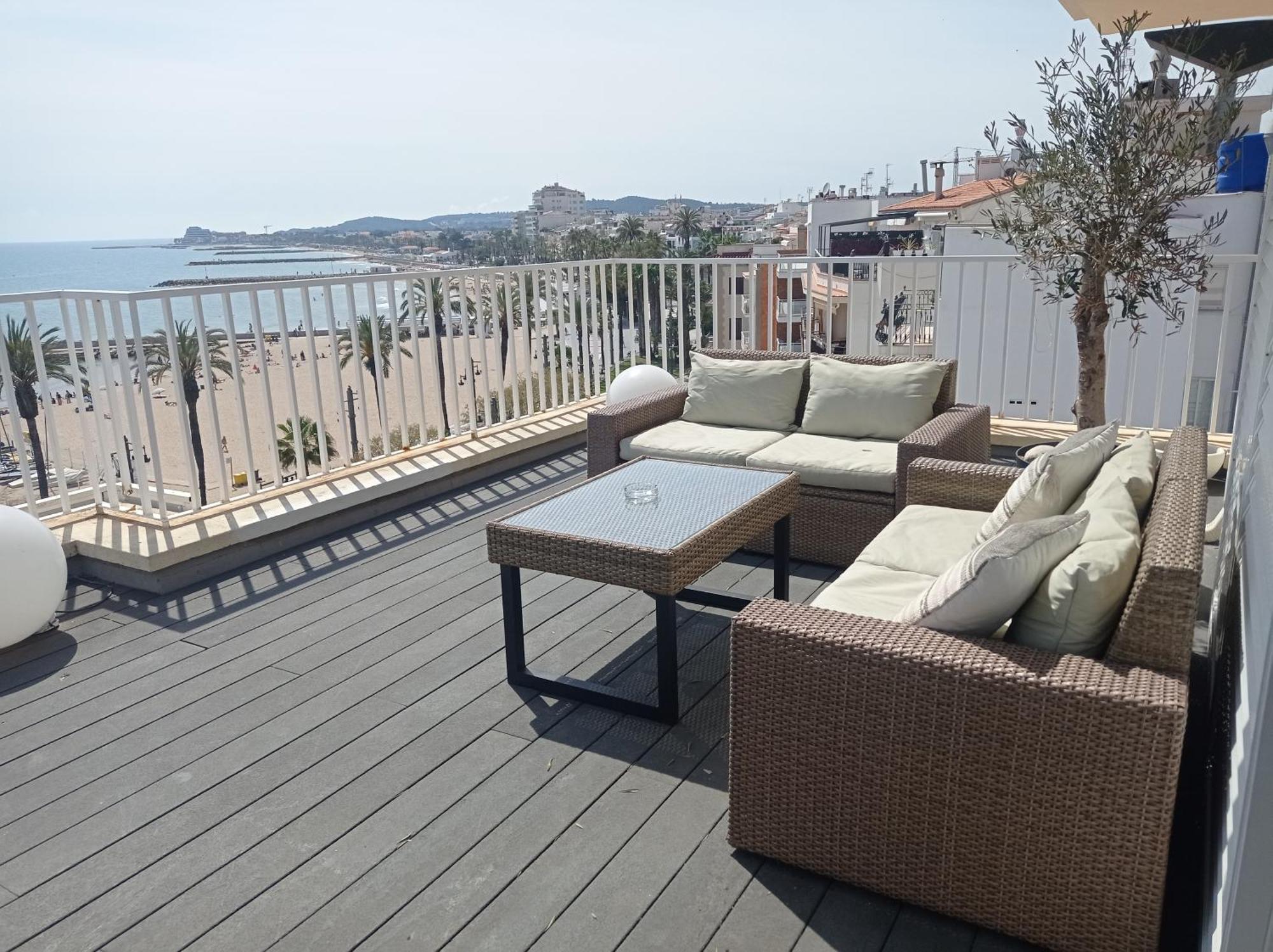 Atico Con Fantasticas Vistas Al Mar Y La Iglesia Apartment Sitges Exterior photo